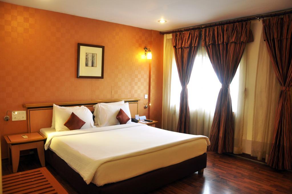 Indismart Hotel Calcutta  Esterno foto