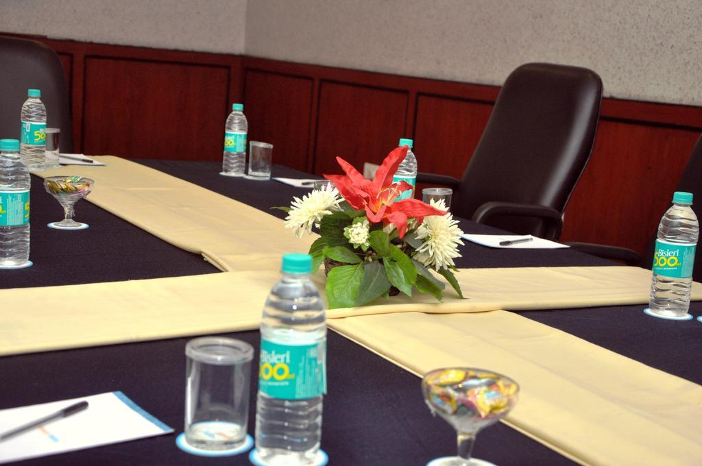 Indismart Hotel Calcutta  Esterno foto