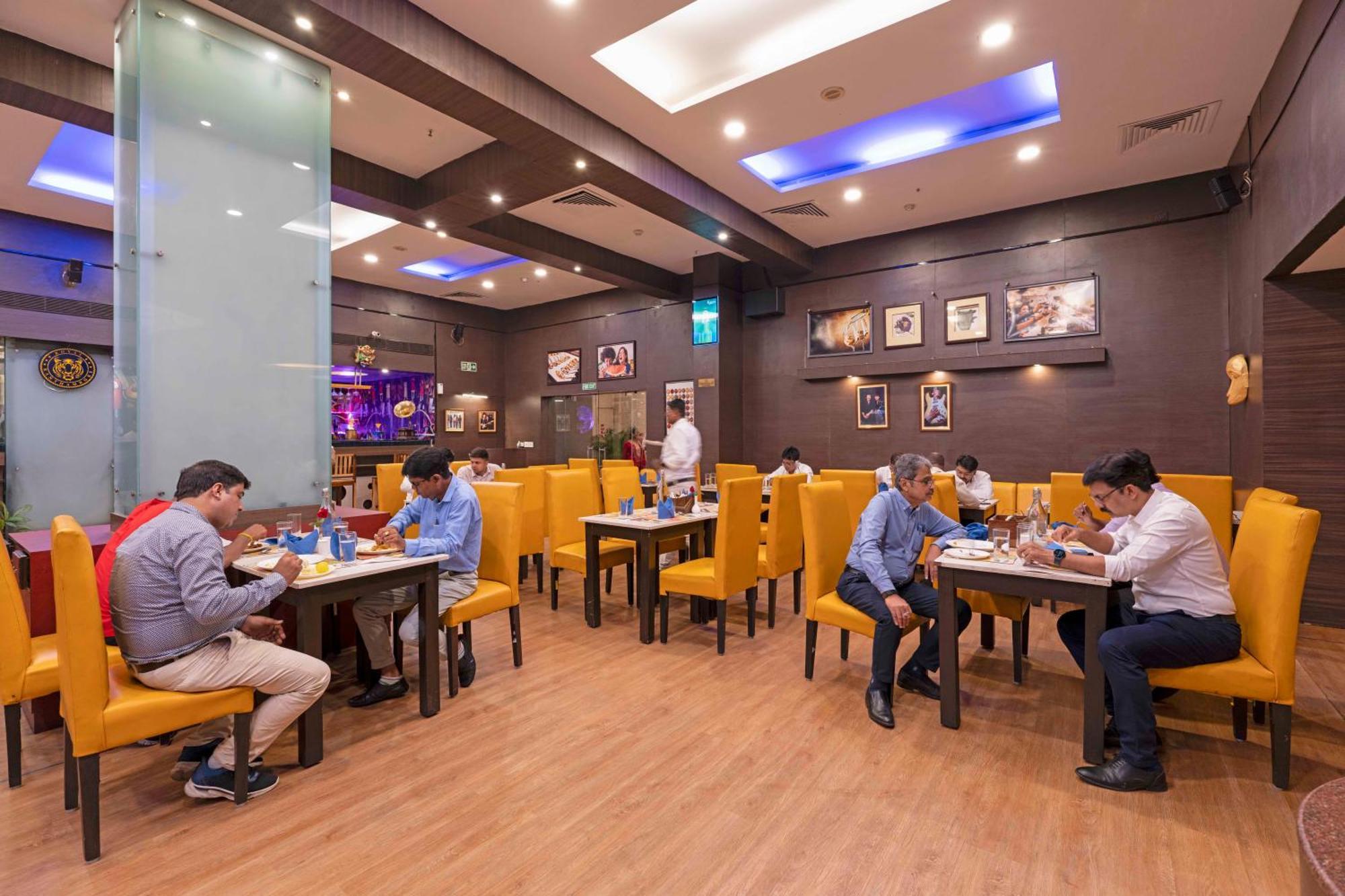 Indismart Hotel Calcutta  Esterno foto